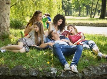 Desarrollo de técnicas para gestionar la información y comunicación en el equipo de monitores y agentes involucrados en las actividades de tiempo libre