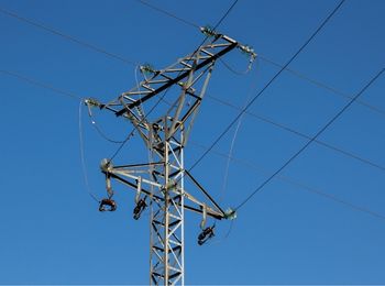 Elementos que constituyen instalaciones eléctricas en el entorno de edificios y con fines especiales