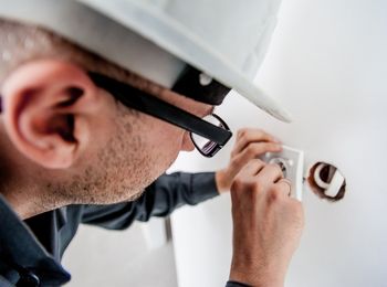 Supervisión del montaje de instalaciones eléctricas de interior en edificio de viviendas