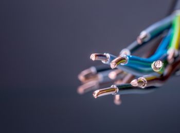 Selección de equipos y materiales que componen las instalaciones eléctricas y de regulación y control