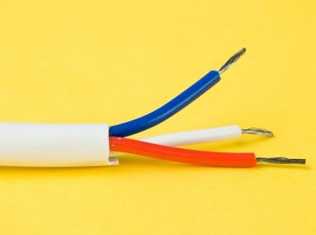 Sistemas de distribución de energía eléctrica monofásicos y trifásicos