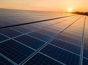 Elementos de una instalación solar aislada y especificaciones