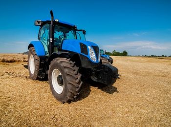 Preparación y manejo de los equipos de carga, transporte y descarga de productos agrarios