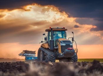 Transmisión de potencia en las máquinas agrícolas de accionamiento y tracción