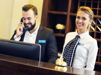 Prestación de servicios de recepción