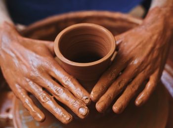 Gestión de las operaciones y procesos de conformado de productos cerámicos en semiseco: prensado