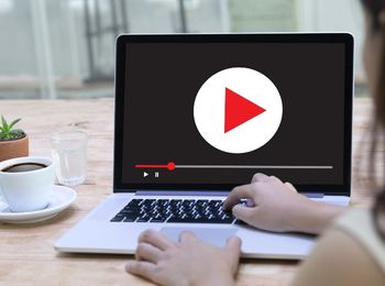 Programación de variables y funciones para proyectos audiovisuales multimedia