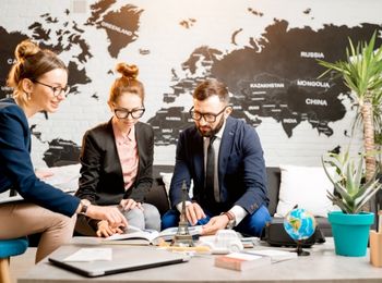 Evaluación de costes, productividad y análisis económico para agencias de viajes y otros distribuidores turísticos